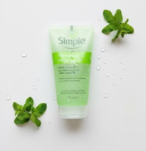 Simple Kind to Skin Refreshing Facial Wash 150ml – Soap-Free Gentle Cleanser